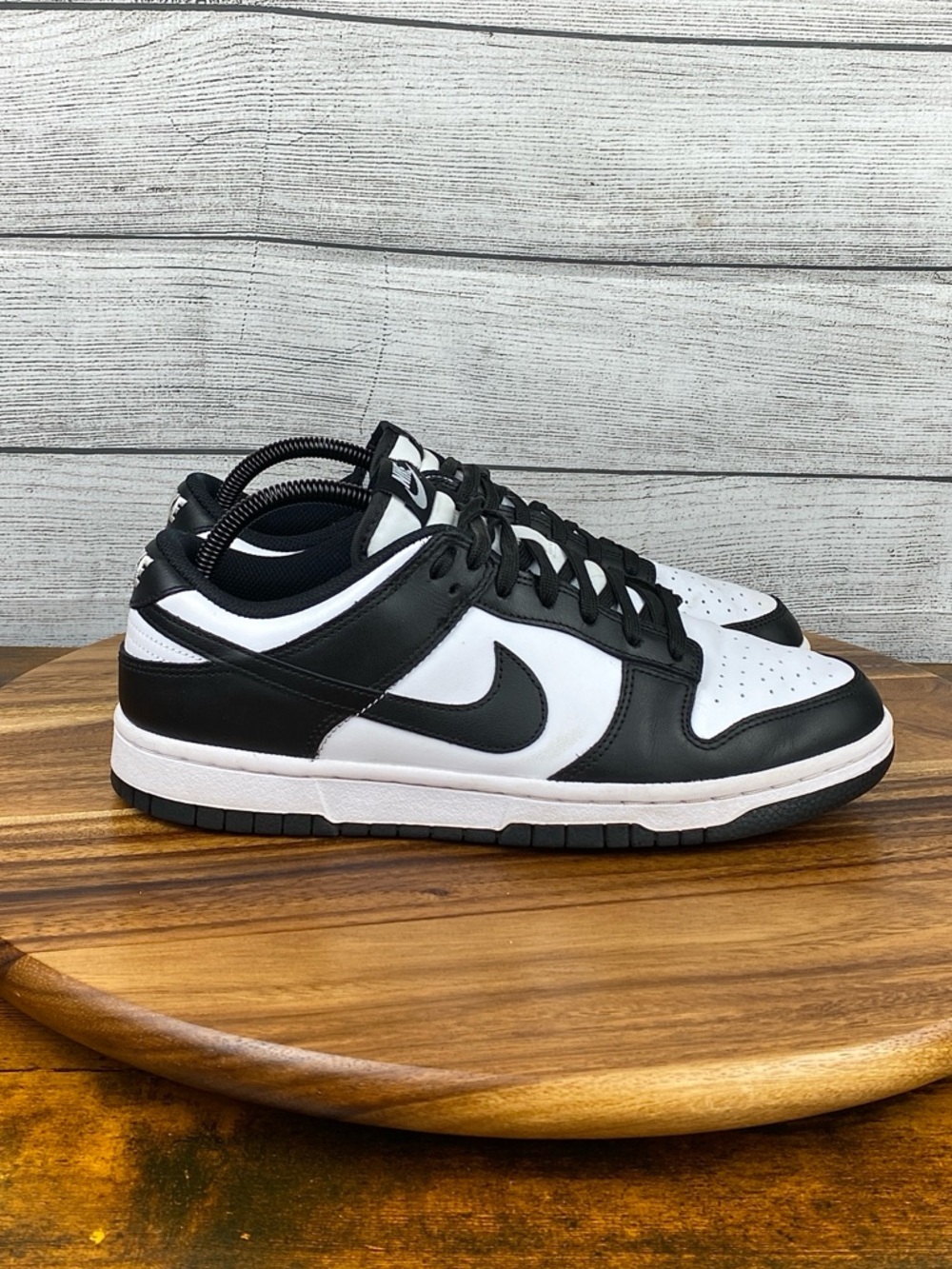 Nike Woman’s Black White Low-Top Athletic Sneakers - Picture 4 of 12